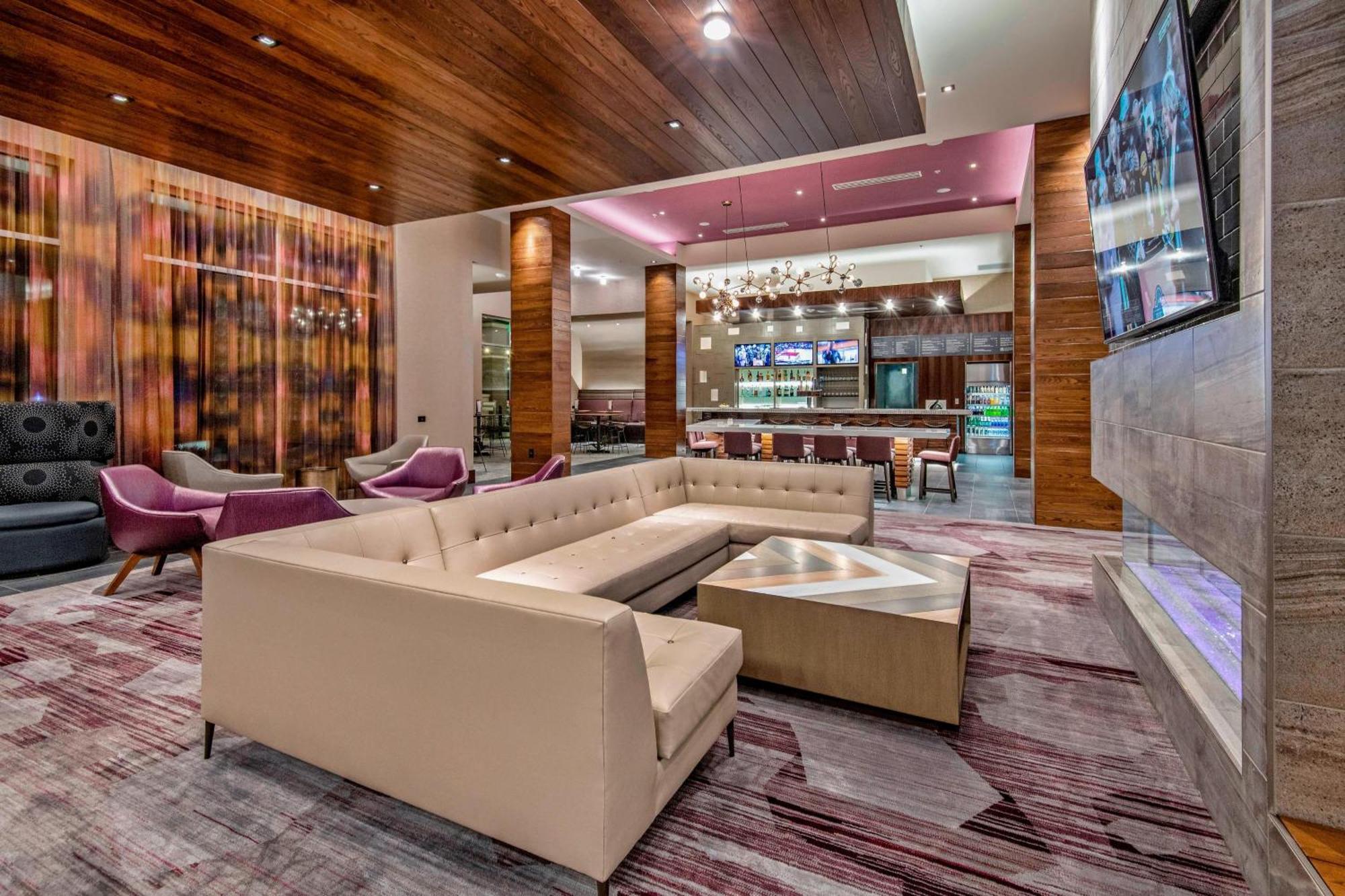 Courtyard By Marriott Raleigh Cary/Parkside Town Commons Hotel Bagian luar foto