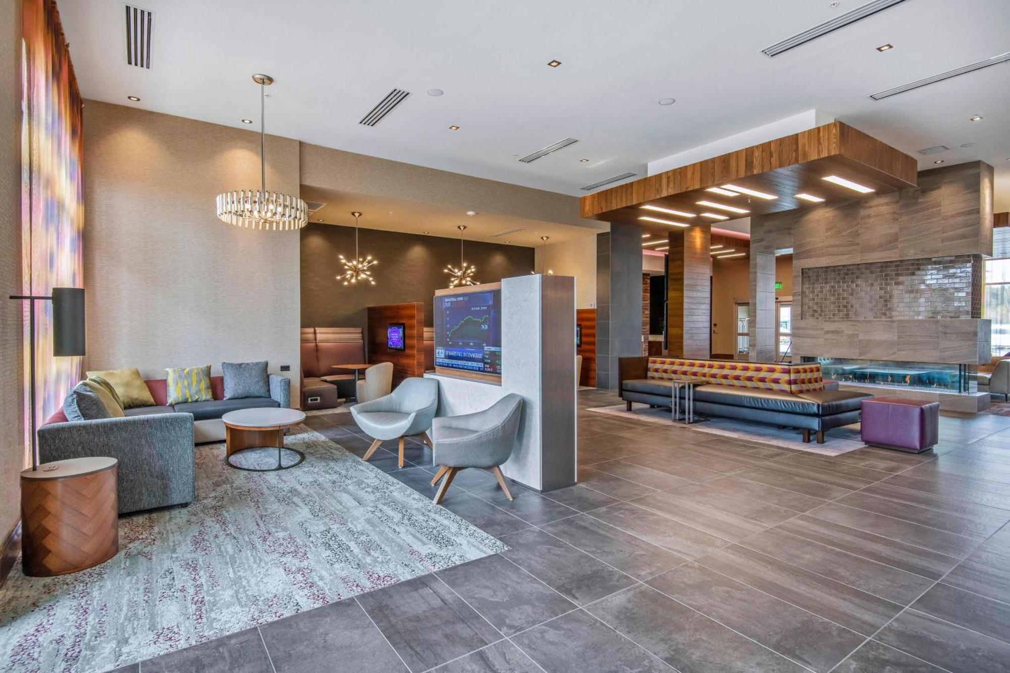 Courtyard By Marriott Raleigh Cary/Parkside Town Commons Hotel Bagian luar foto