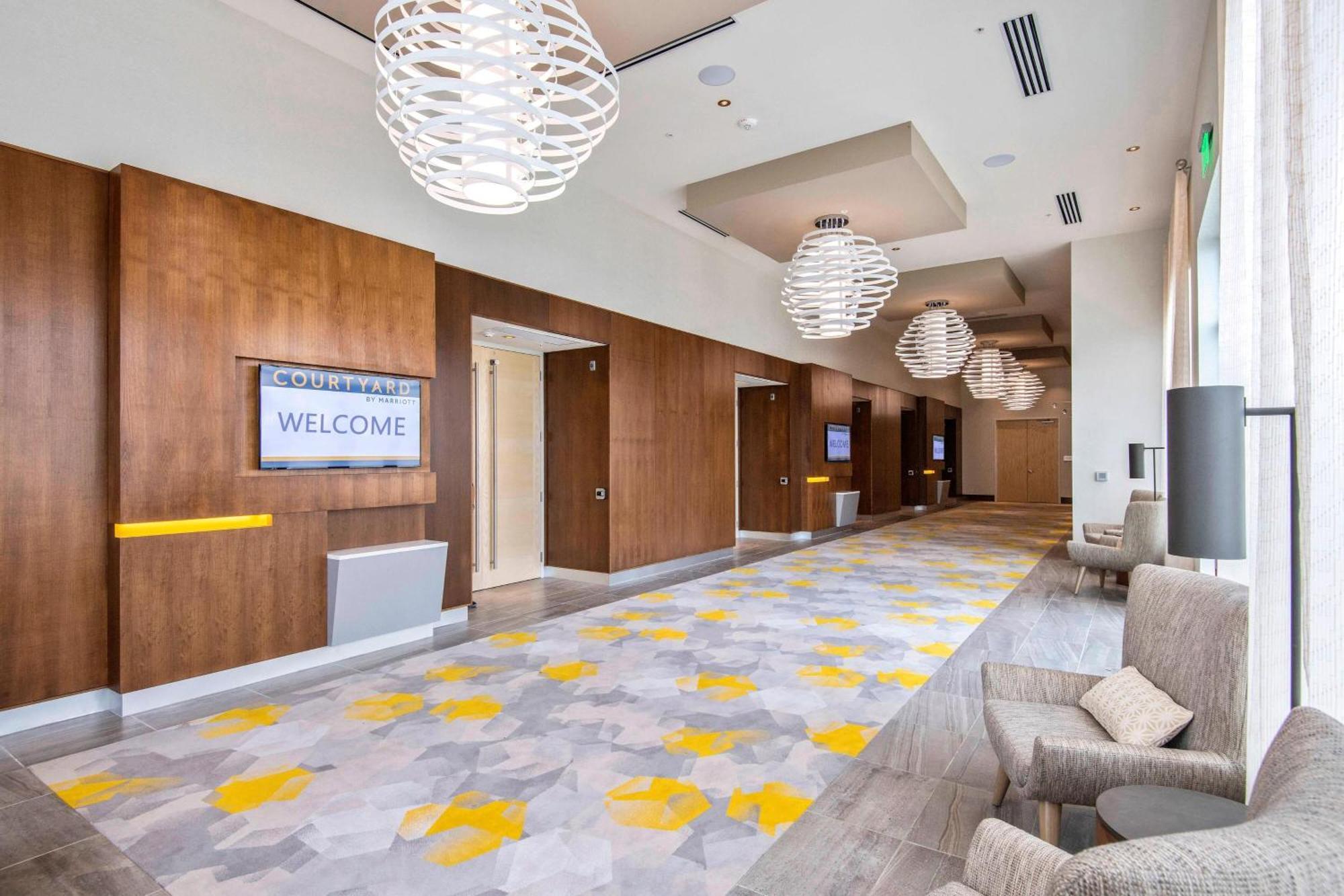 Courtyard By Marriott Raleigh Cary/Parkside Town Commons Hotel Bagian luar foto