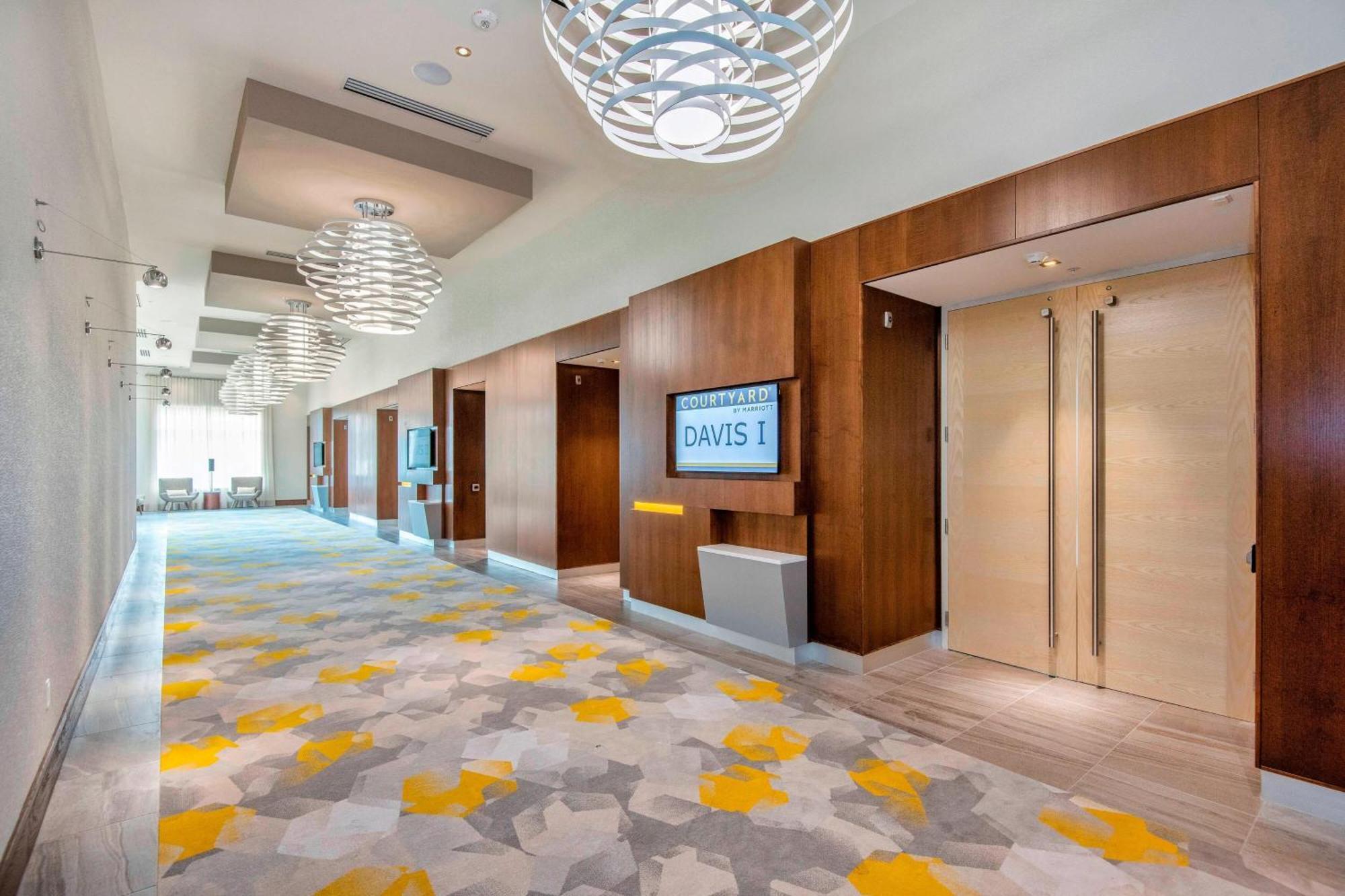 Courtyard By Marriott Raleigh Cary/Parkside Town Commons Hotel Bagian luar foto