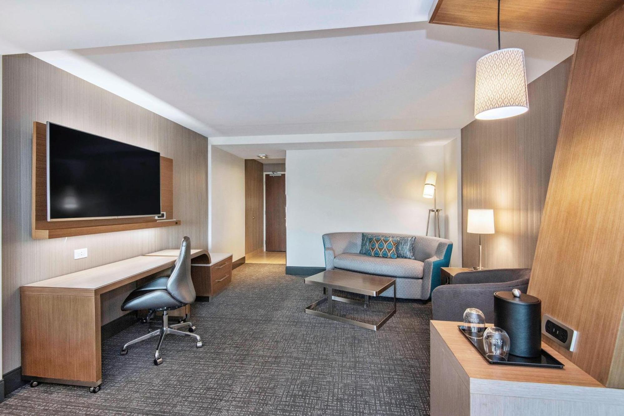 Courtyard By Marriott Raleigh Cary/Parkside Town Commons Hotel Bagian luar foto