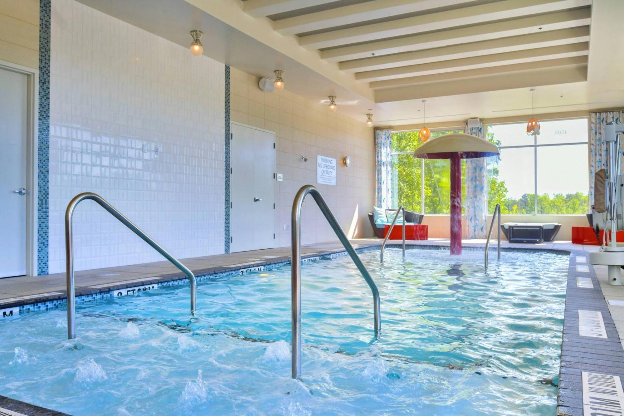 Courtyard By Marriott Raleigh Cary/Parkside Town Commons Hotel Bagian luar foto