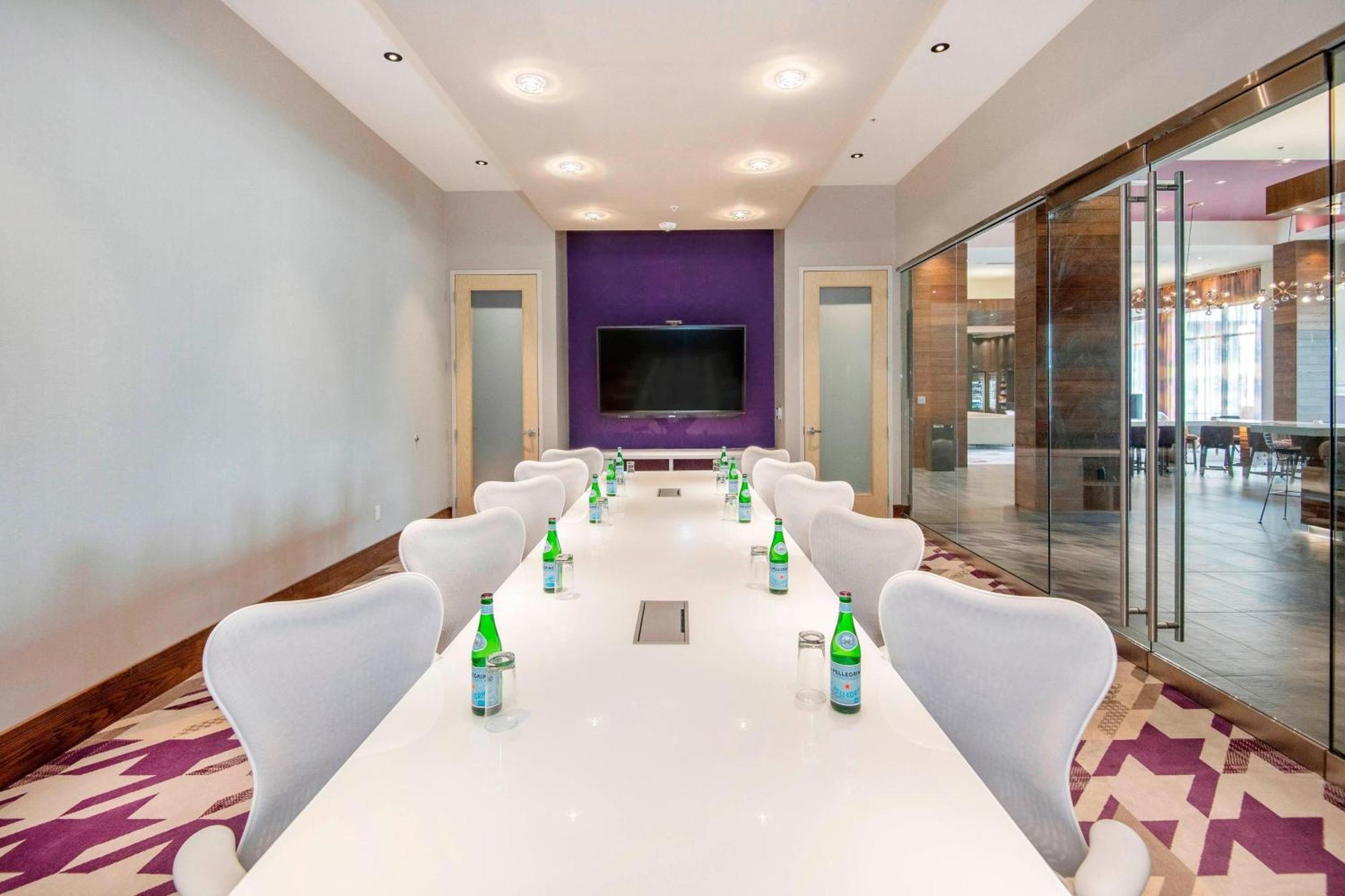 Courtyard By Marriott Raleigh Cary/Parkside Town Commons Hotel Bagian luar foto