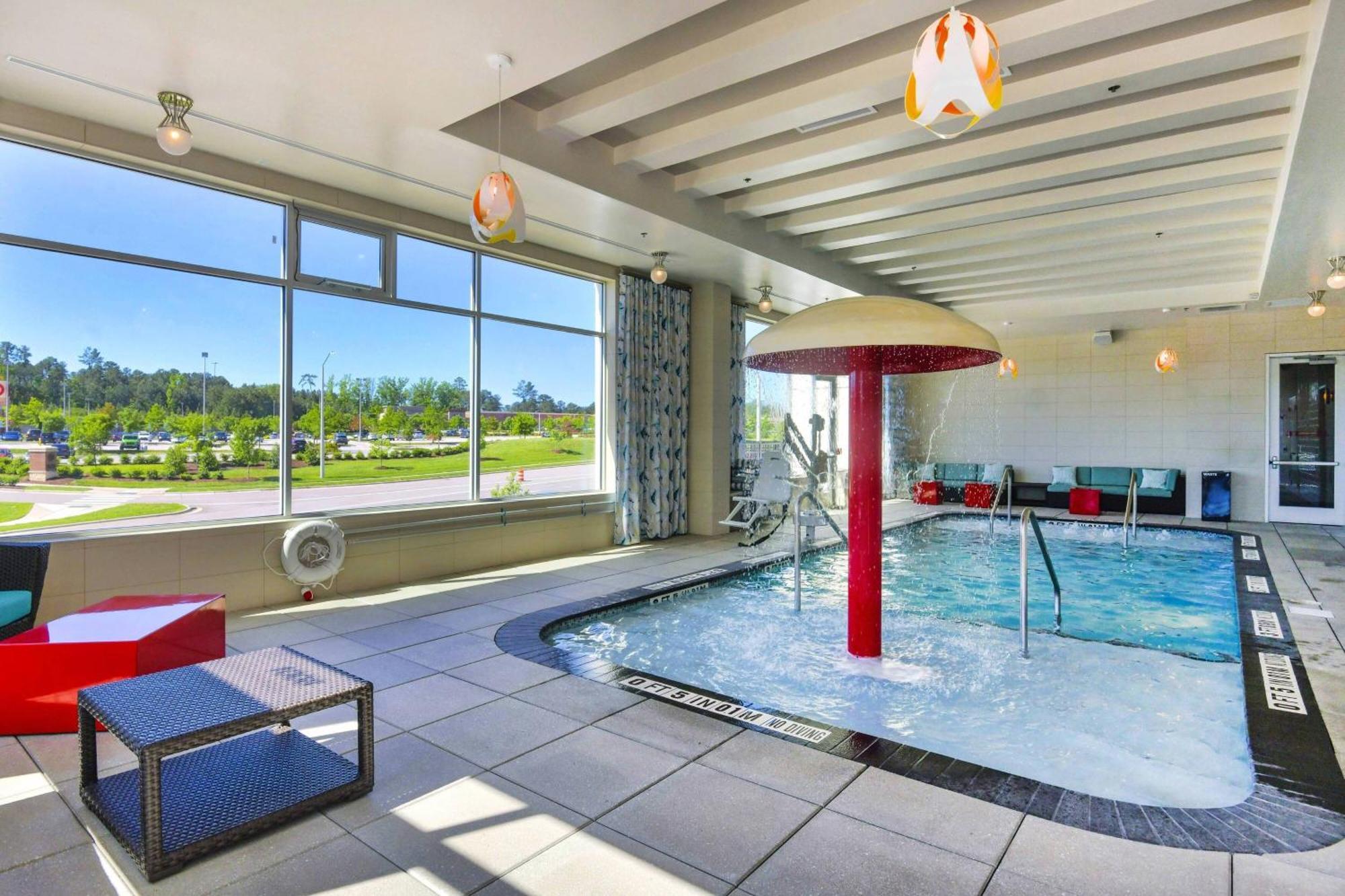 Courtyard By Marriott Raleigh Cary/Parkside Town Commons Hotel Bagian luar foto