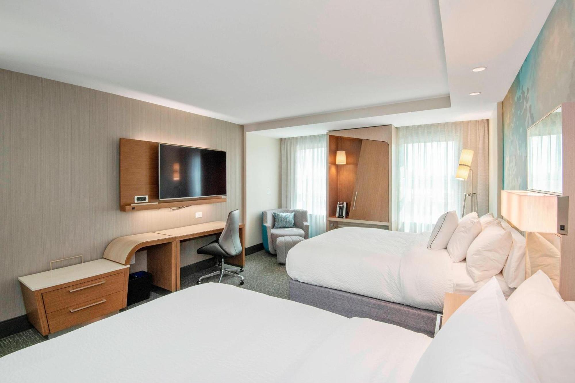 Courtyard By Marriott Raleigh Cary/Parkside Town Commons Hotel Bagian luar foto