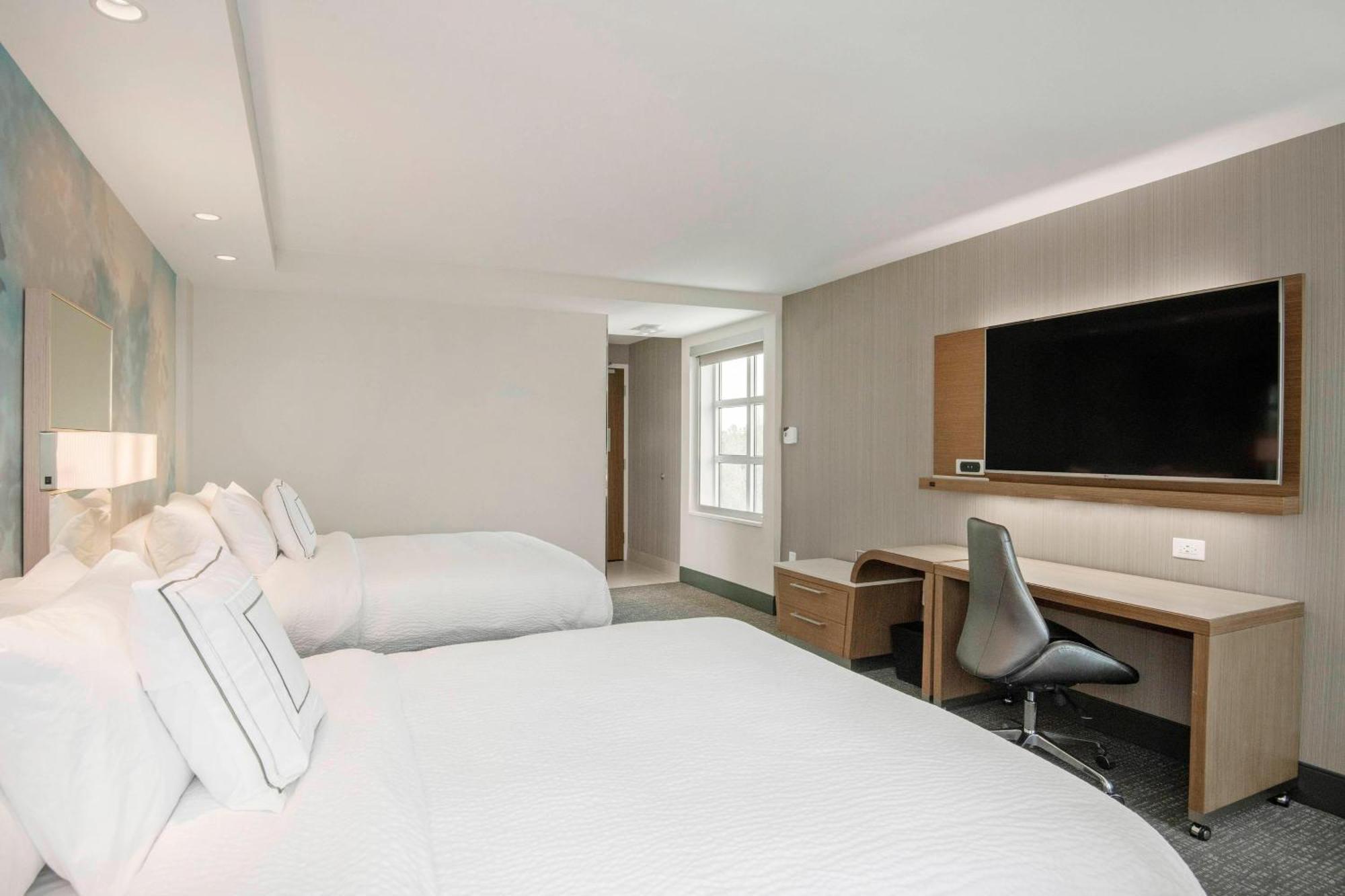 Courtyard By Marriott Raleigh Cary/Parkside Town Commons Hotel Bagian luar foto