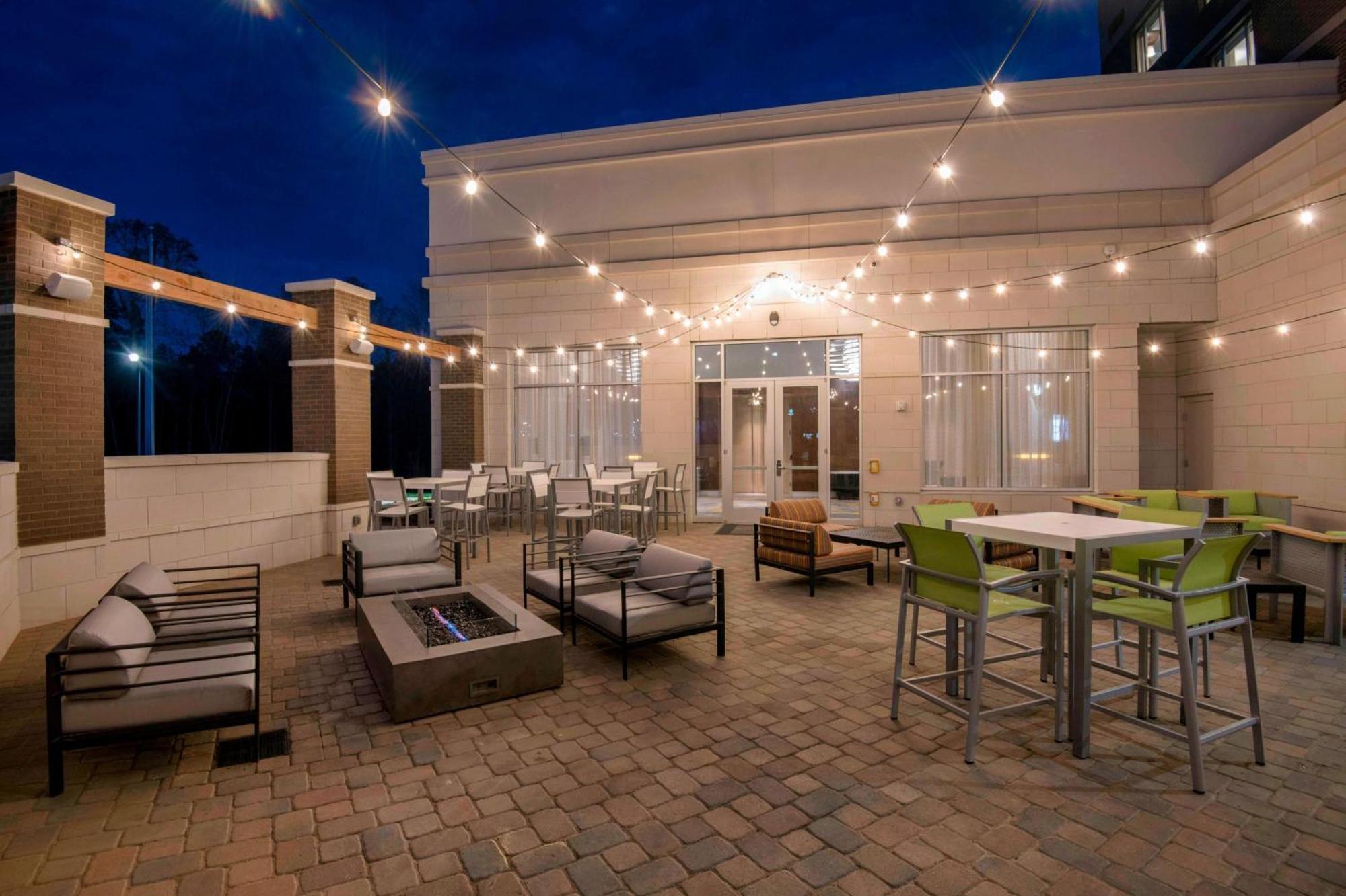 Courtyard By Marriott Raleigh Cary/Parkside Town Commons Hotel Bagian luar foto