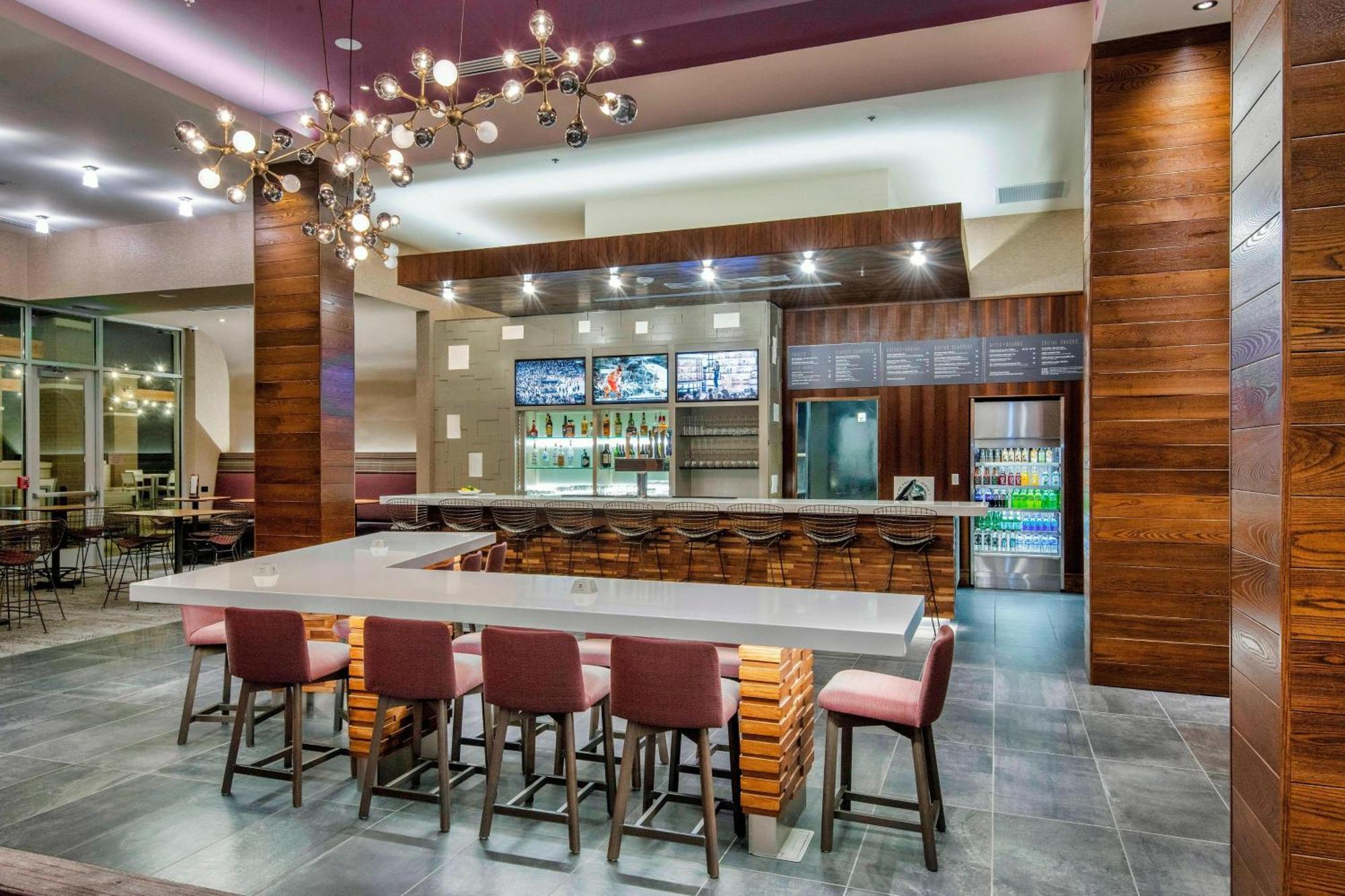 Courtyard By Marriott Raleigh Cary/Parkside Town Commons Hotel Bagian luar foto