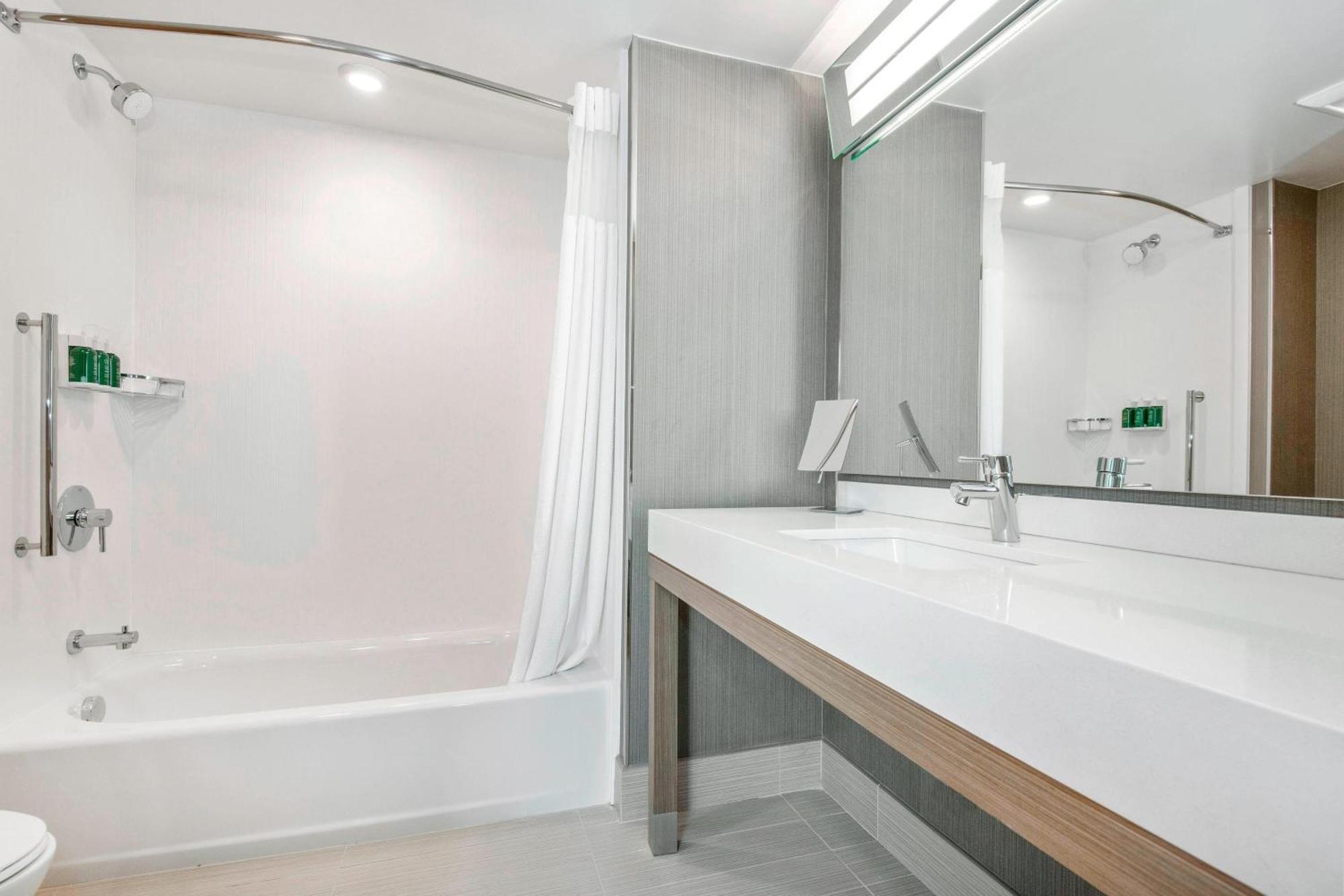 Courtyard By Marriott Raleigh Cary/Parkside Town Commons Hotel Bagian luar foto