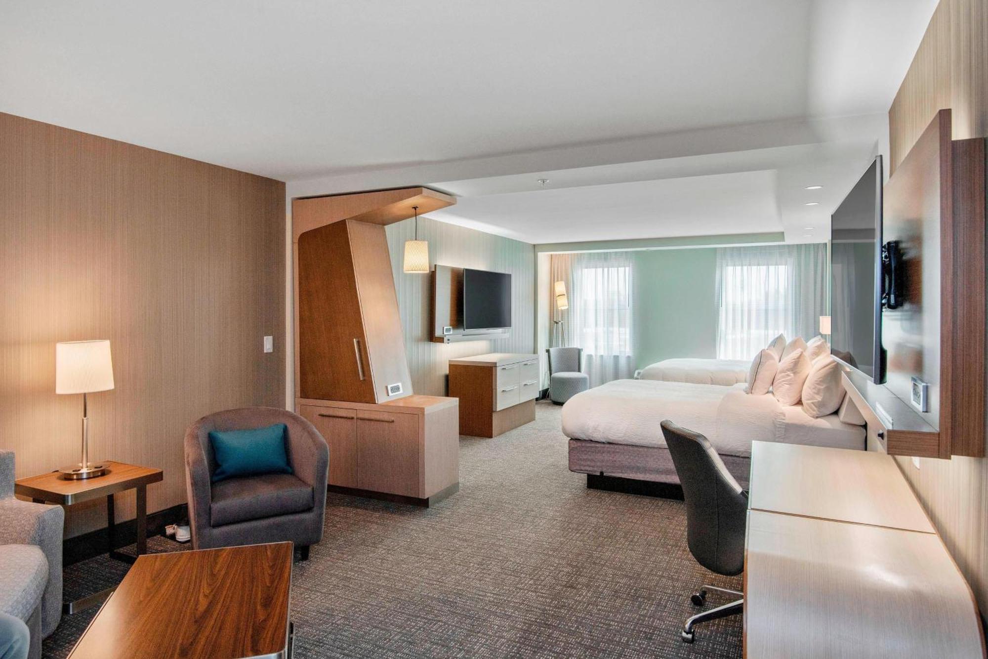 Courtyard By Marriott Raleigh Cary/Parkside Town Commons Hotel Bagian luar foto