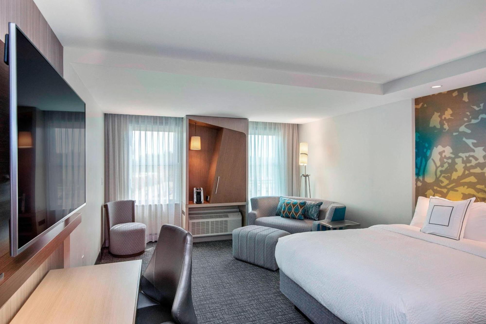 Courtyard By Marriott Raleigh Cary/Parkside Town Commons Hotel Bagian luar foto